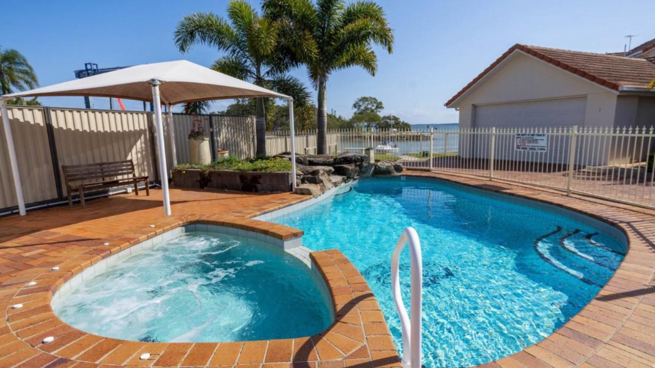 Picturesque Water Views Holiday home